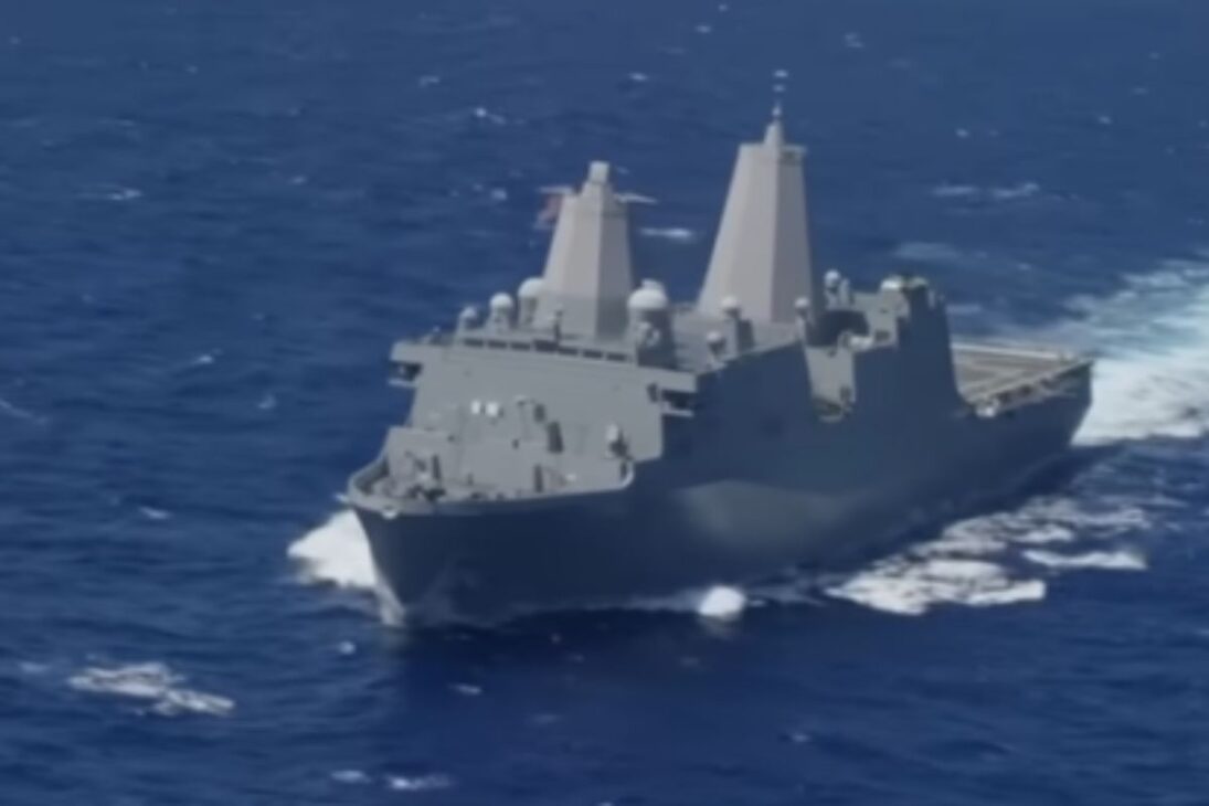 USS New York da classe San Antonio é museu flutuante com aço do World Trade Center e símbolo do 11 de Setembro.