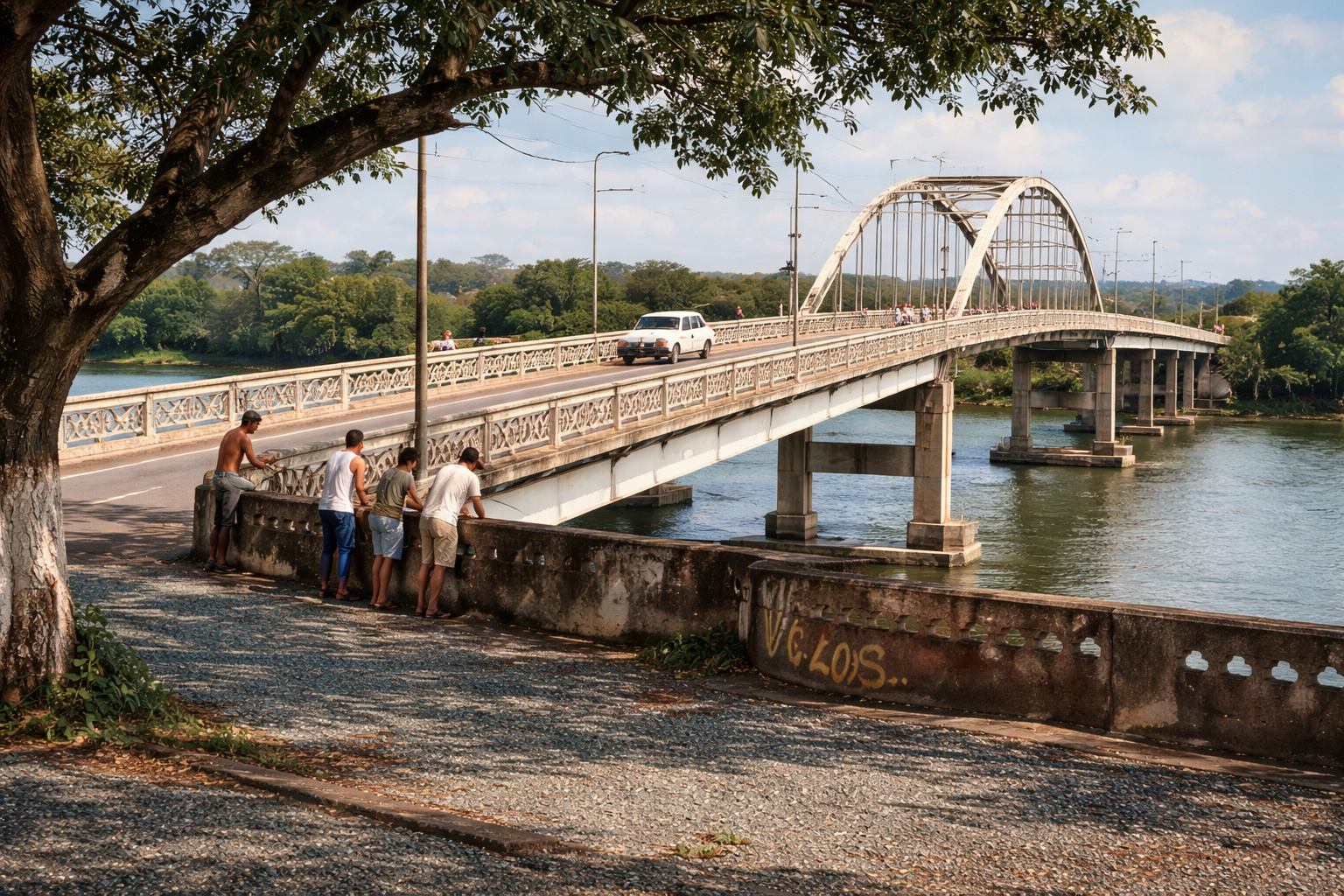 Ponte Júlio Müller em Várzea Grande MT com casas improvisadas abaixo e famílias vivendo às margens do Rio Cuiabá