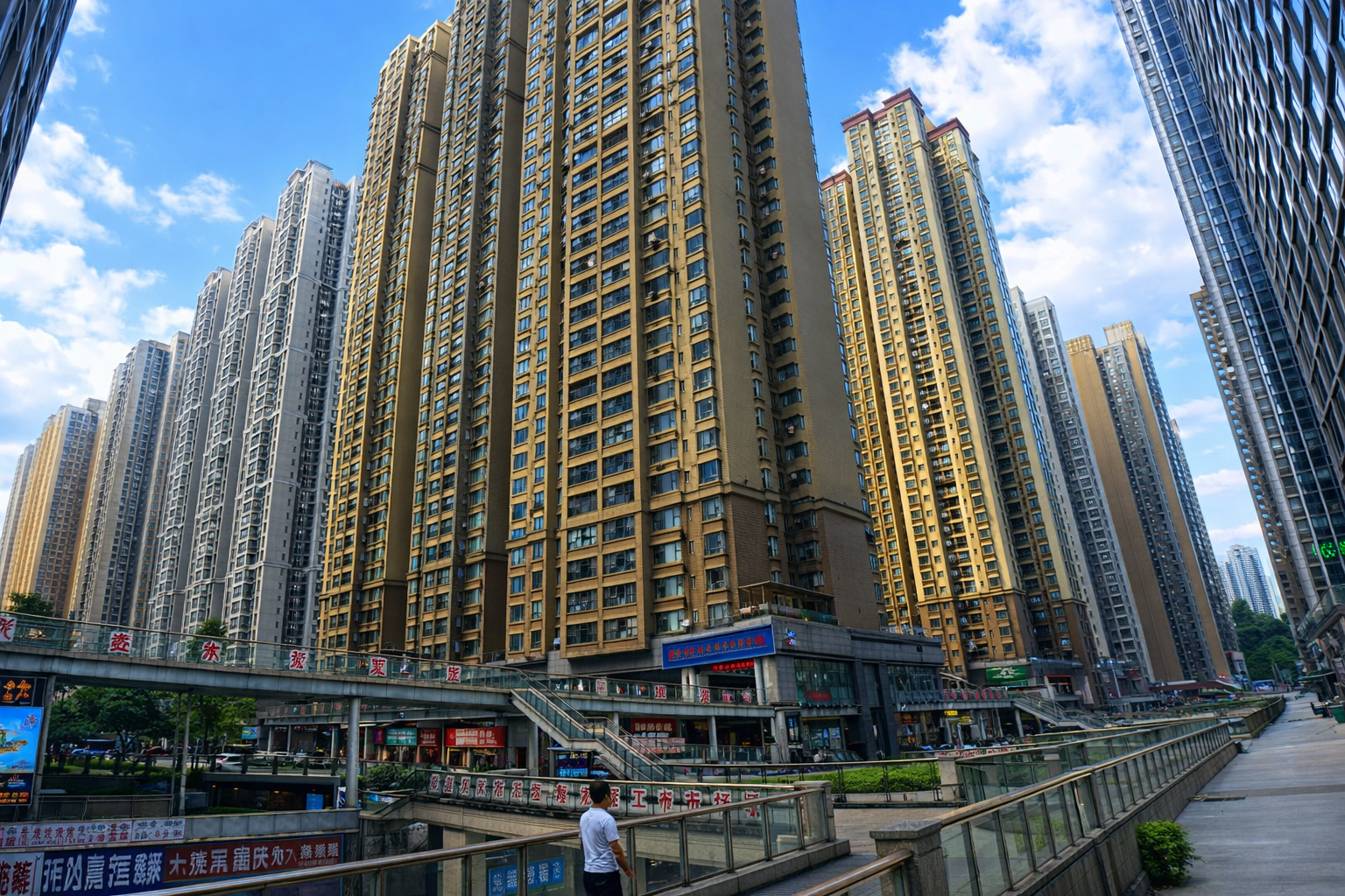 megacomplexo residencial na China com mais de 200 prédios e 43 andares que se interligam impressiona pela infraestrutura que antigamente foi chamada de favela