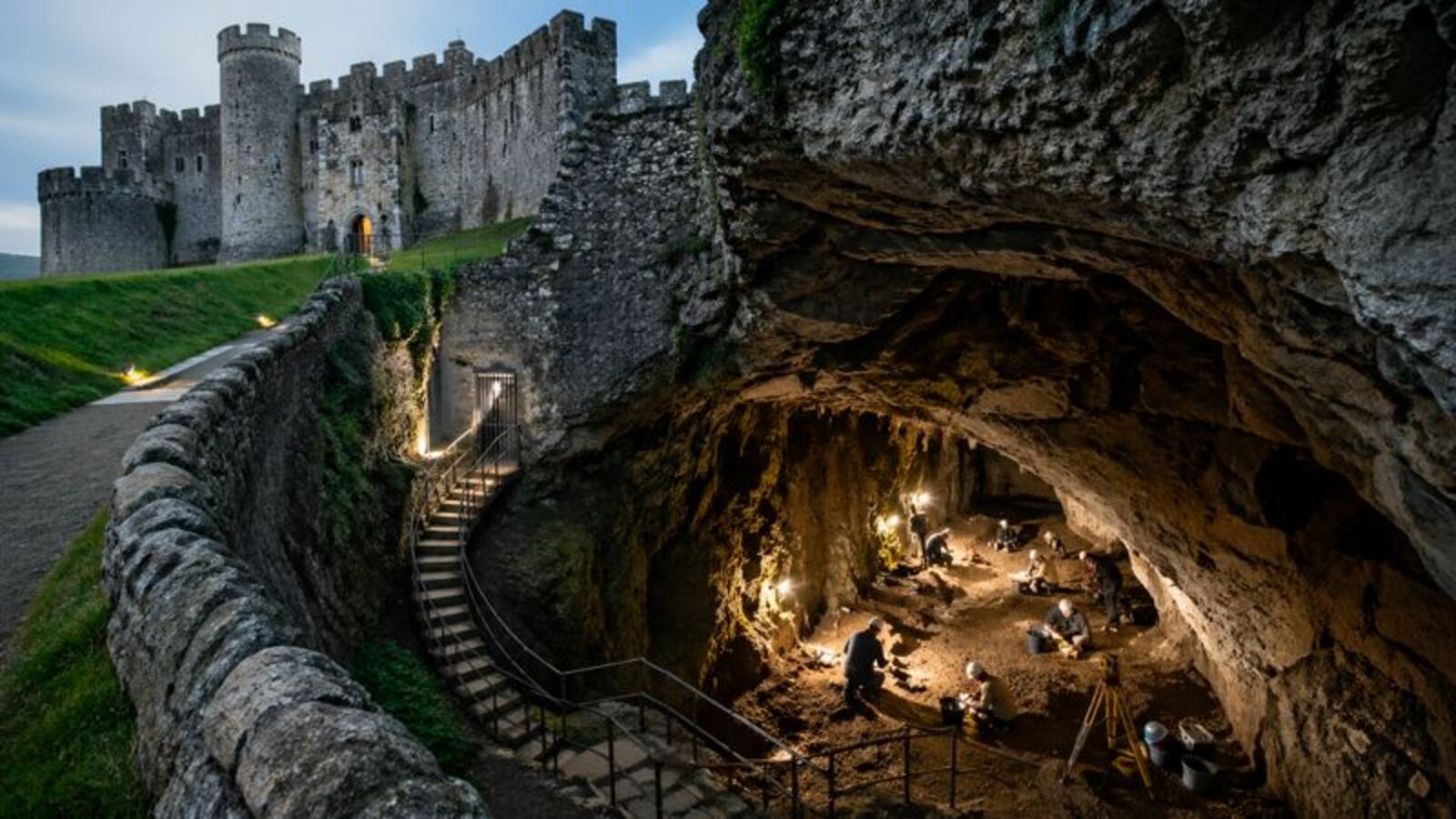 Caverna, País de Gales, Castelo