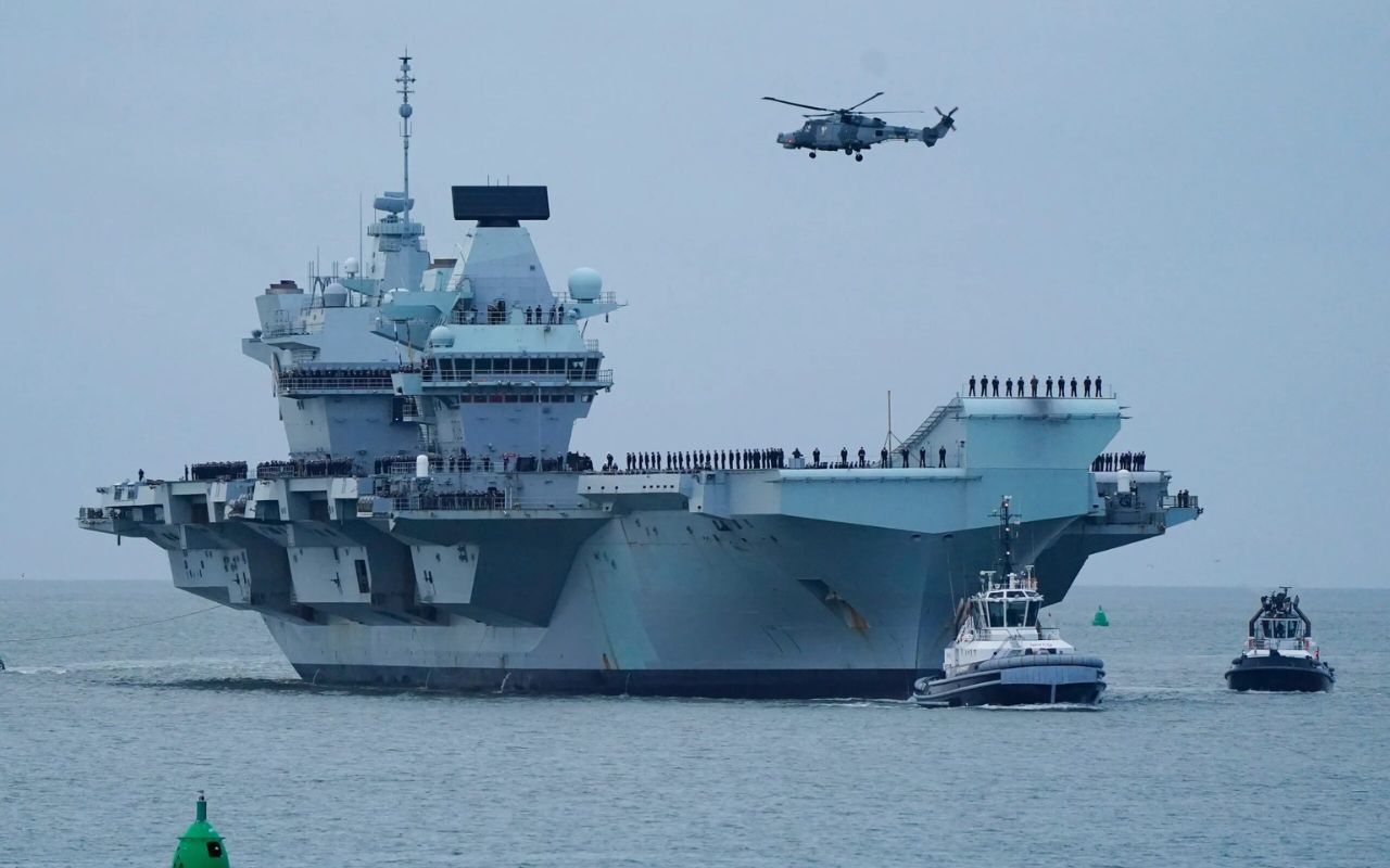 HMS Queen Elizabeth, maior porta-aviões do Reino Unido, impressiona com tecnologia, capacidade aérea e papel estratégico global.