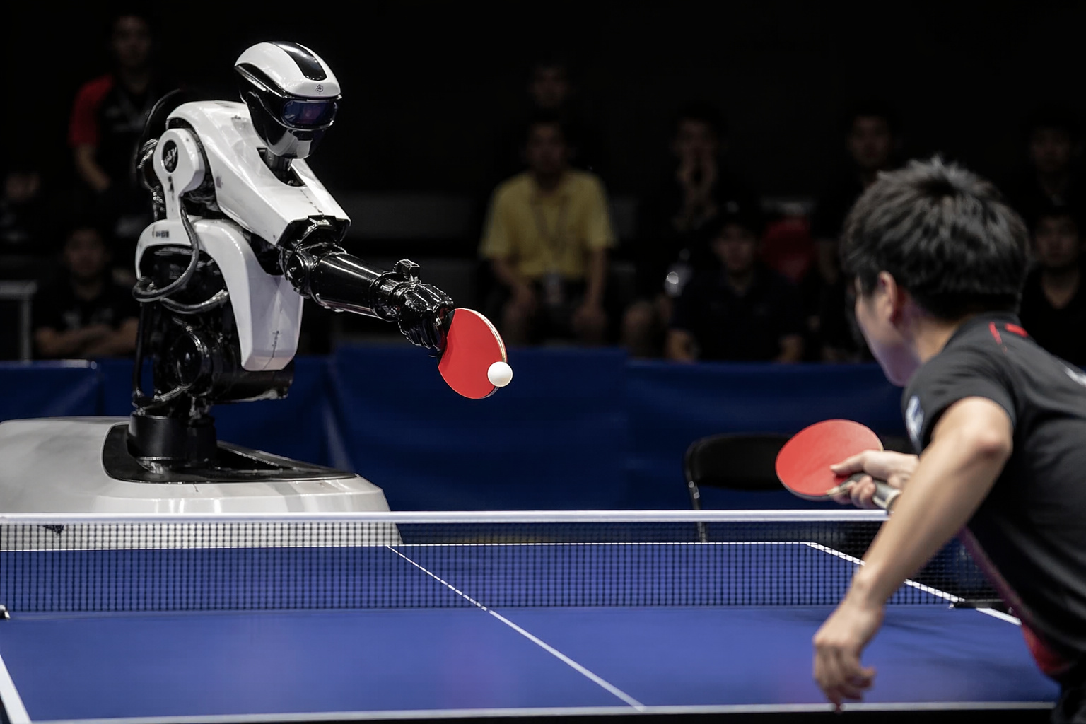 Robô com inteligência artificial jogando tênis de mesa contra atleta humano em partida de alto nível