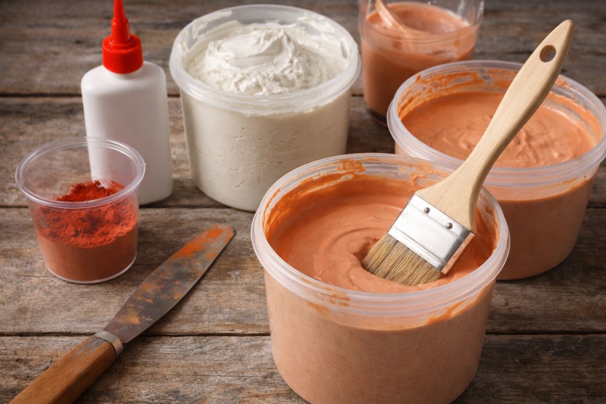Aprenda a fazer tinta caseira com massa corrida, cola branca e pigmento para tinta para pintar parede gastando pouco com economia de até 70% e boa cobertura