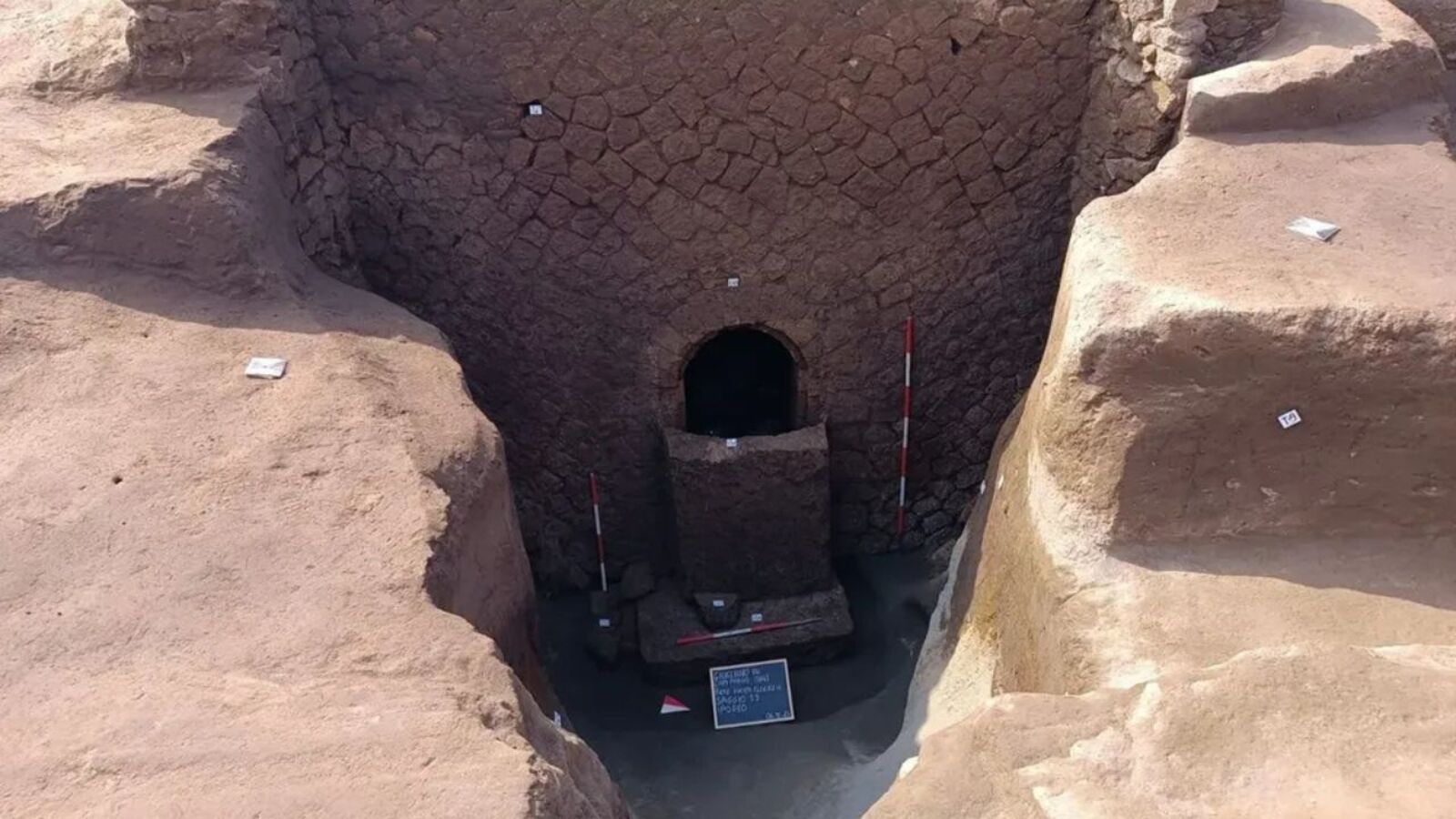 Sarcófago, Tumba, Múmia