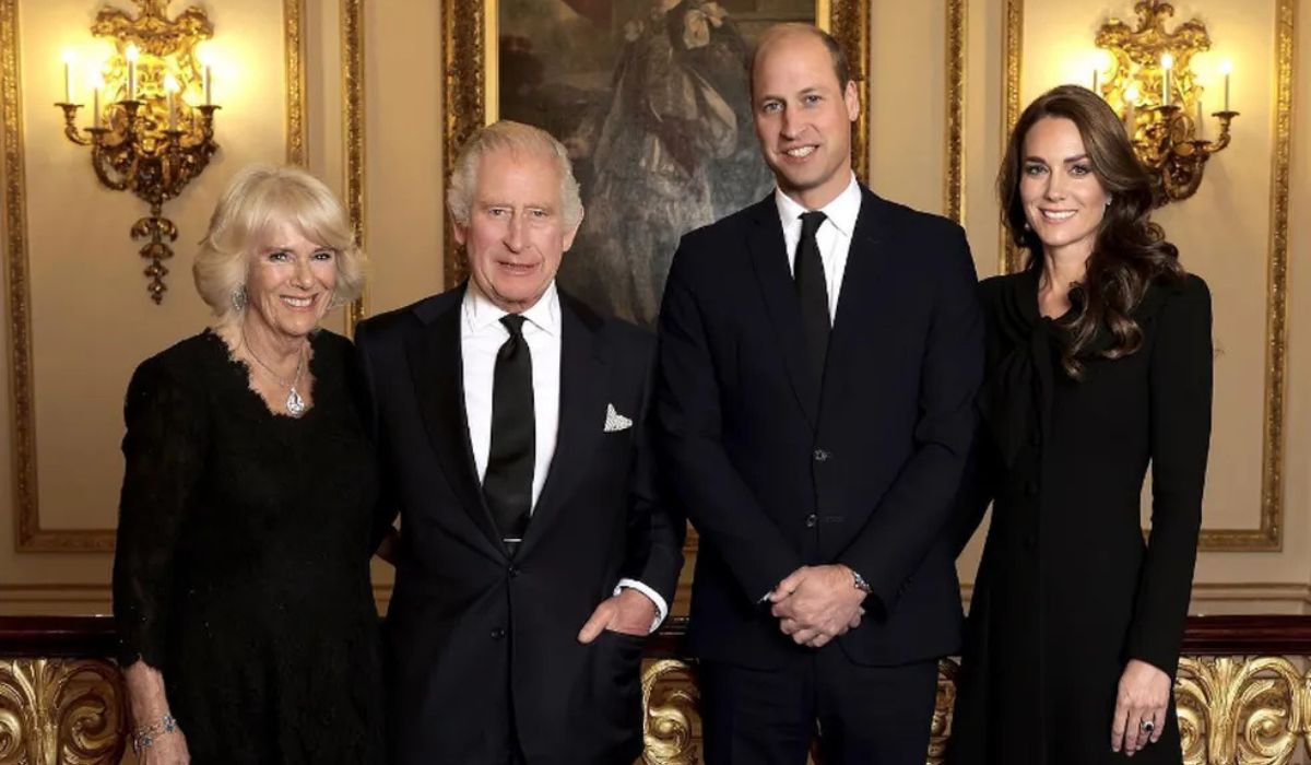 Foto da família real, a primeira do rei Charles III — Foto: Divulgação/Instagram theroyalfamily
