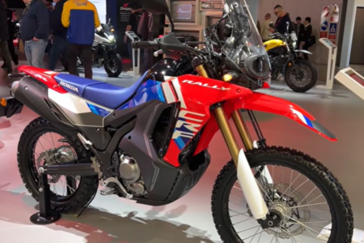 Honda CRF 300L Rally ultraleve 2026 pesa 153 kg, roda 400 km com tanque de 12,8 L e encara asfalto e terra; motor 286 cm³, ABS comutável e embreagem deslizante