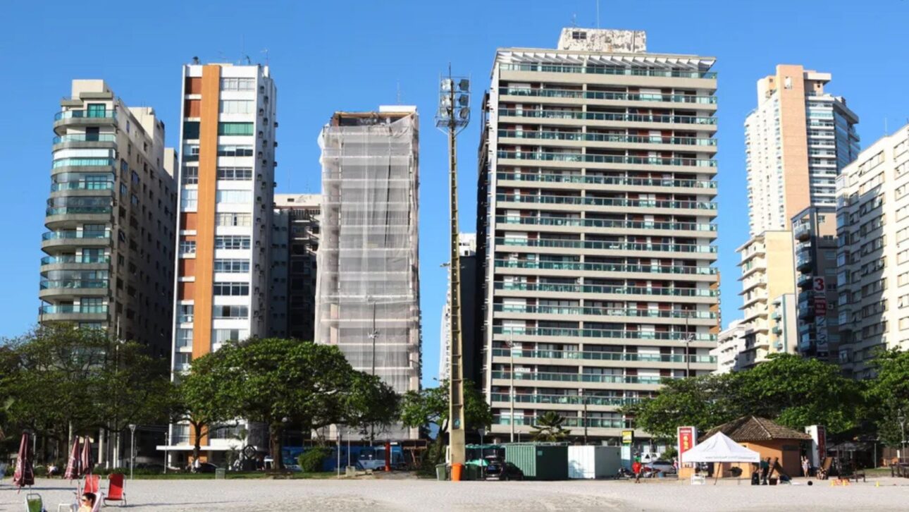 Santos, SP, tem 65 prédios tortos na região da orla da praia — Foto: A Tribuna Jornal