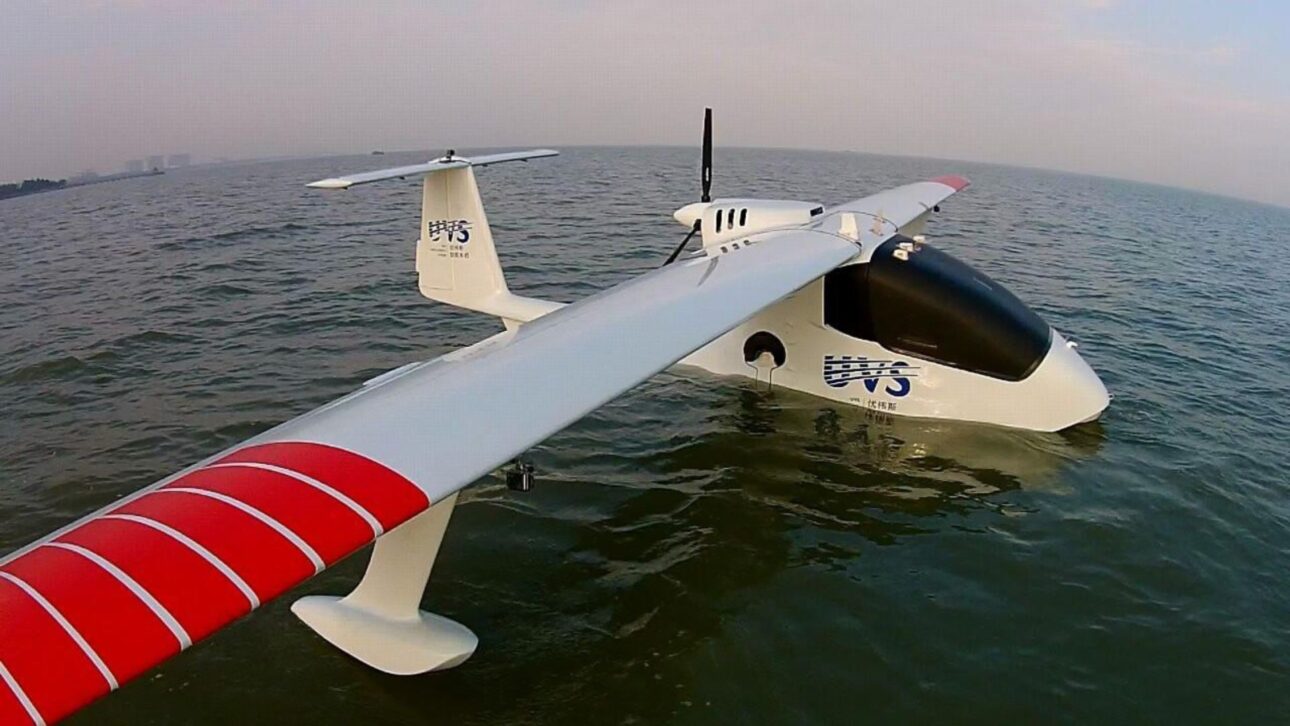 Drone chinês Feiyi surpreende ao operar no ar e no mar, podendo ser lançado por submarinos e usado em missões militares navais estratégicas.