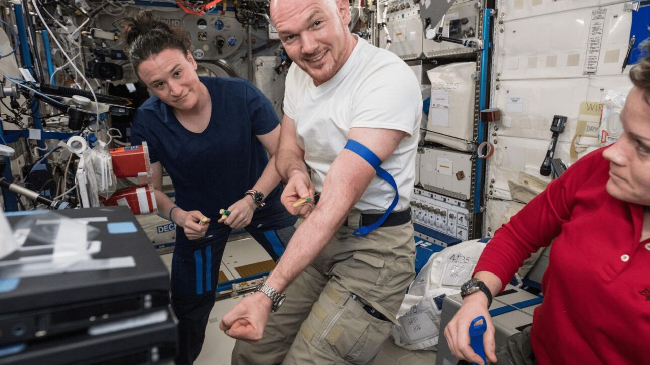 Astronautas reativam vírus latentes no espaço, levantando alerta sobre riscos à saúde em missões longas como viagens a Marte.