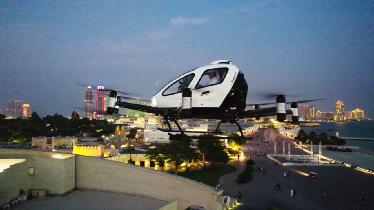 Catar testa carro voador autônomo em Doha com eVTOL de 130 km/h e alcance de 30 km, ligando porto e área cultural em poucos minutos.