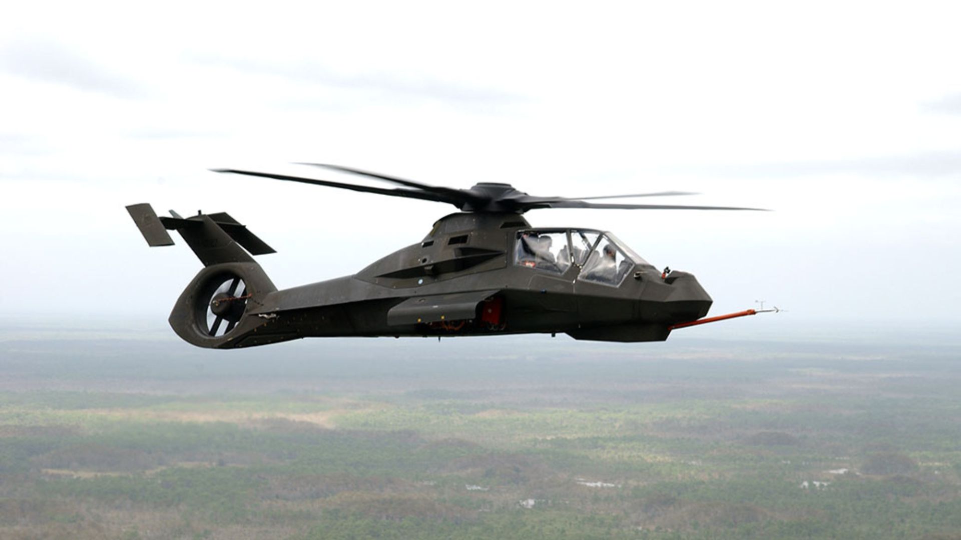 Conheça o RAH-66 Comanche, helicóptero stealth com baixa detecção por radar e tecnologias furtivas que influenciaram operações militares modernas.