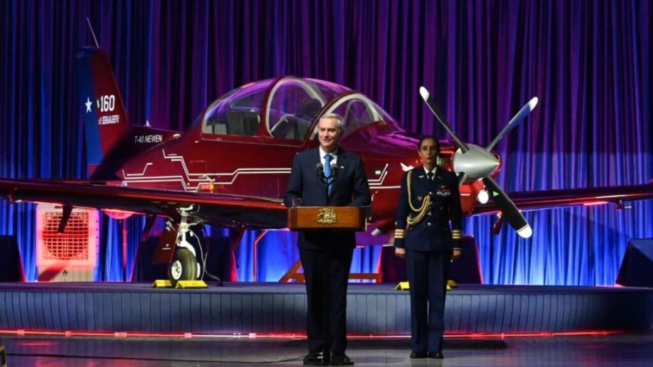 Chile apresenta o T-40 Newen, novo avião militar com tecnologia nacional que substituirá o T-35 Pillán e modernizará o treinamento da Força Aérea.