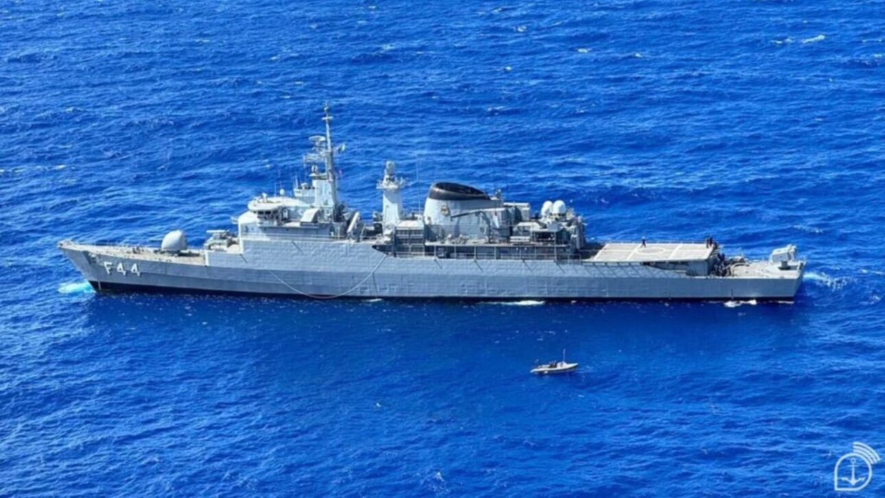 Marinha mobiliza 1.500 militares em operação com torpedo, submarino e resgate a 500 km no mar durante exercícios no RJ.