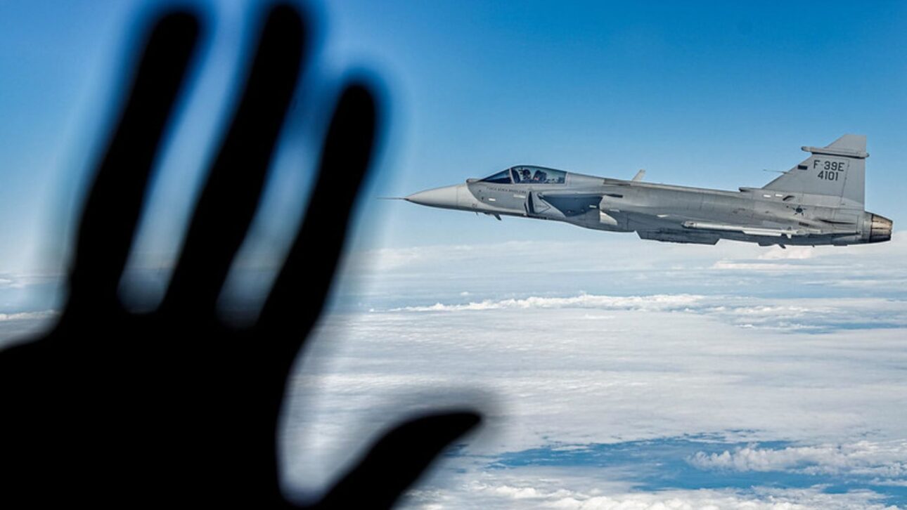 Brasil avança na defesa aérea com 36 caças Gripen, produção nacional, tecnologia avançada e geração de empregos estratégicos. Foto: Ricardo Stuckert / PR