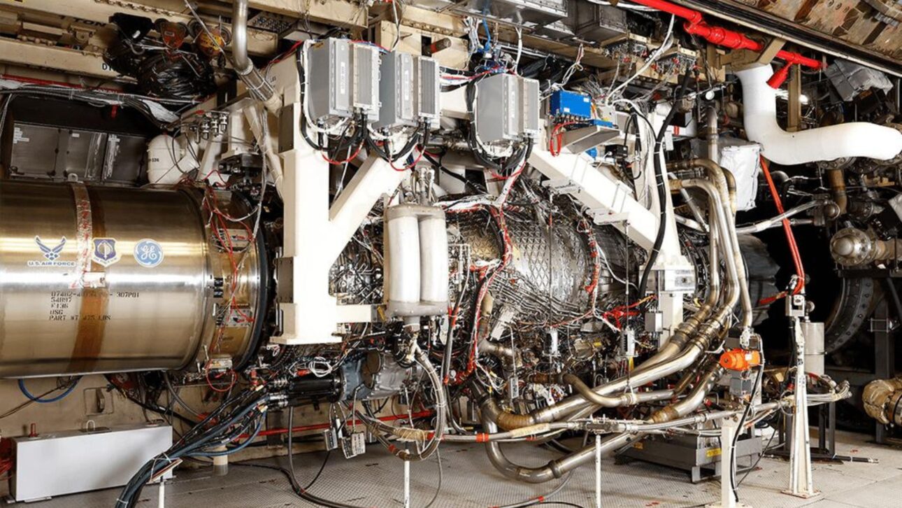 Motor hipersônico em testes de laboratório com foco em propulsão aeronáutica e tecnologia Mach 6, destacando inovação chinesa em engenharia aeroespacial.