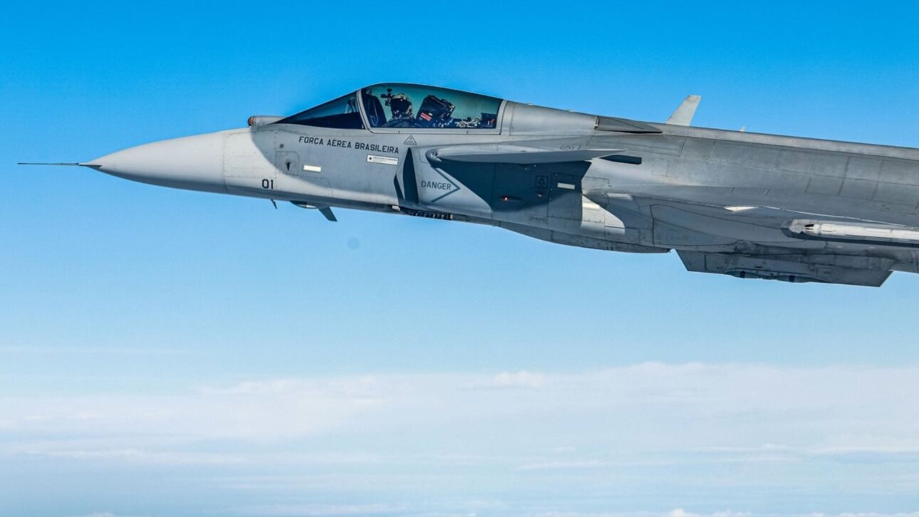 Brasil avança na defesa aérea com 36 caças Gripen, produção nacional, tecnologia avançada e geração de empregos estratégicos. Foto: Ricardo Stuckert / PR
