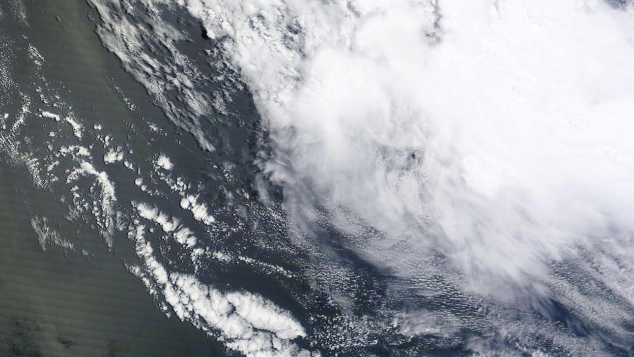 Estudo revela que vórtices oceânicos aceleram o aquecimento da superfície do mar e intensificam extremos climáticos costeiros.