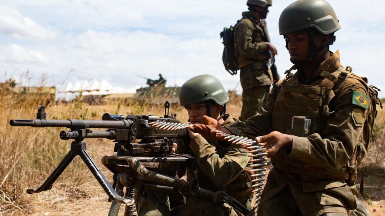 Exército padroniza metralhadoras .50 de FN, US Ordnance e Canik, reforçando logística e operação com armamento de alto alcance.