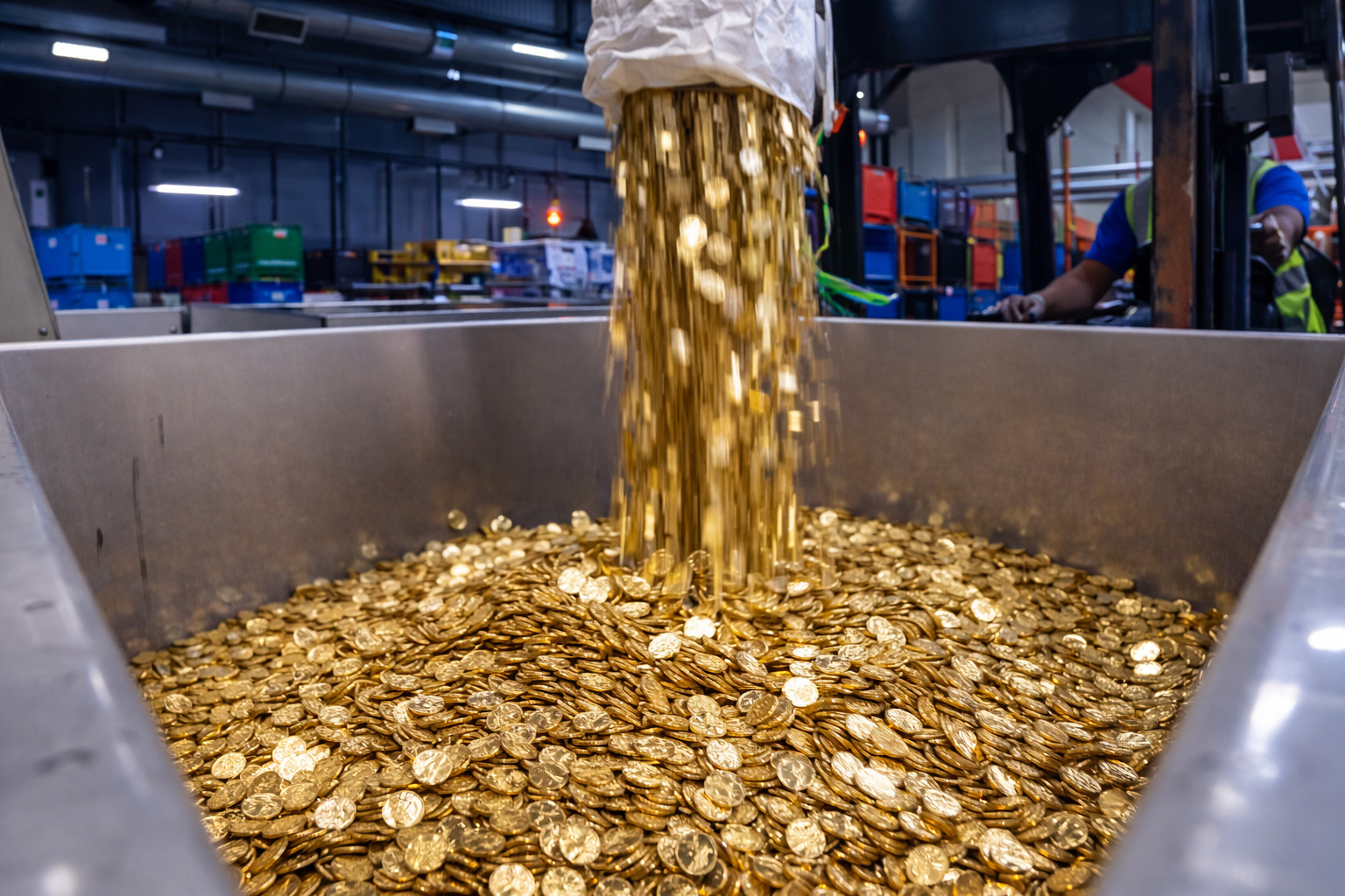 Com mais de 300 milhões de moedas produzidas todos os dias, fábrica de mineração extrai cobre de toneladas de rocha
