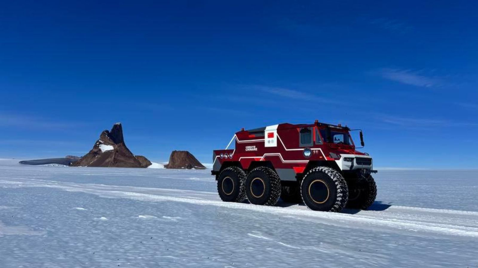 Veículo Snow Leopard 6×6 coloca a China em outro patamar na Antártida ao rodar mais de 10 mil km em 75 dias sem falhas mecânicas, gastar menos combustível que veículos importados e redefinir a logística terrestre no continente mais inóspito do planeta