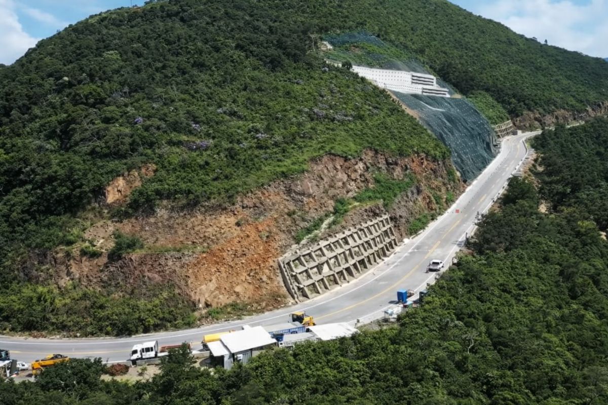 Trecho da Serra da Rocinha na BR-285 é liberado agora em Timbé do Sul cortinas atirantadas de 50 m e técnica top-down estabilizam a encosta, com duto em escada controlando a água (1)