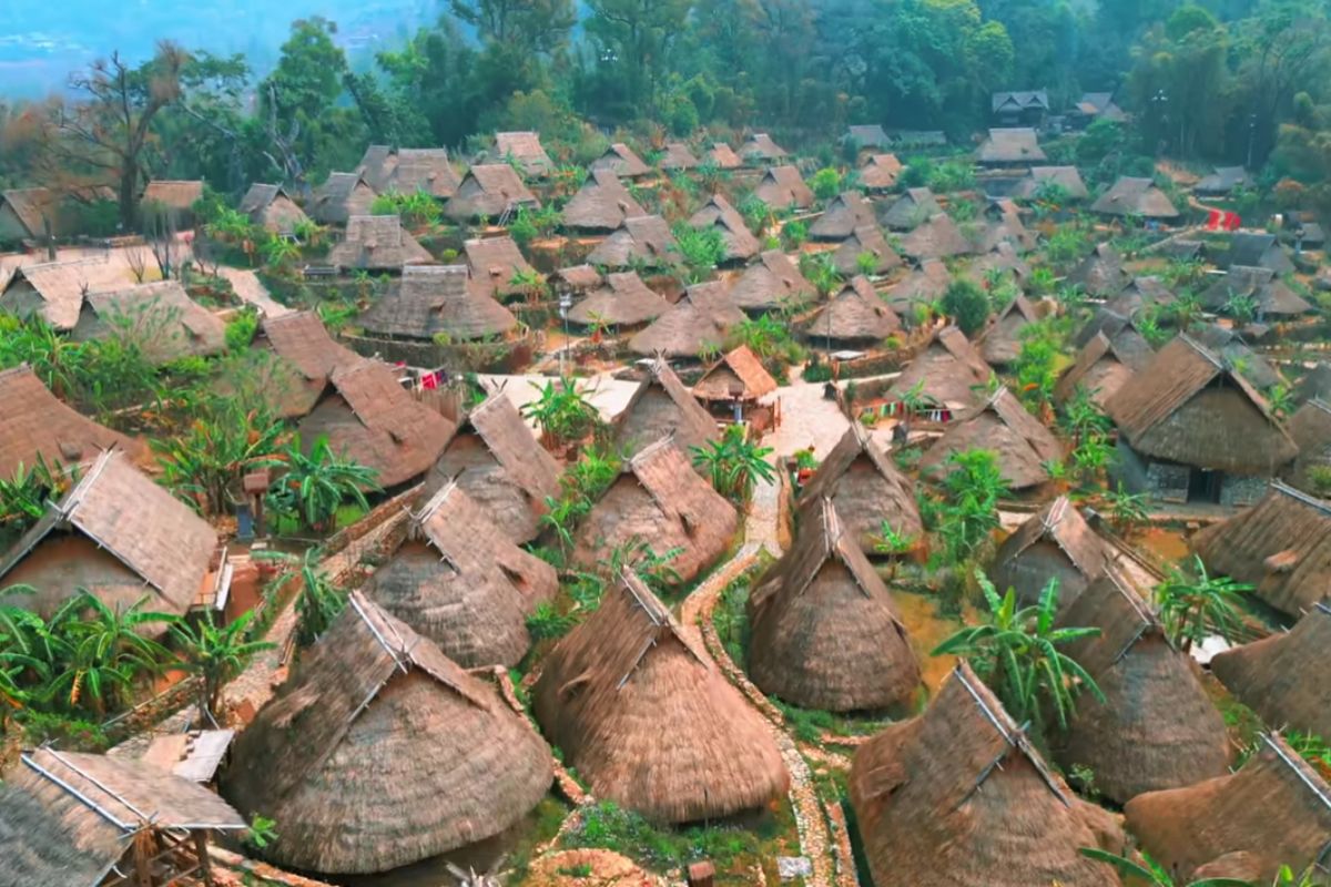 A aldeia de Wengding em Yunnan abriga o povo Wa, a última tribo da China onde não há casas de tijolo e o tambor sagrado ainda é puxado da floresta há mil anos.