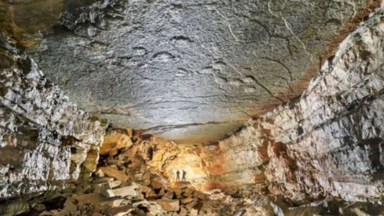 Caverna, Pegadas de dinossauros
