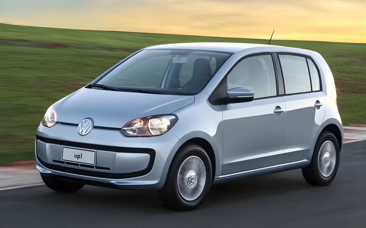 Confira 4 hatches usados até R$ 40 mil que valem a pena em 2026. Modelos econômicos, confiáveis e ideais para quem busca o primeiro carro.