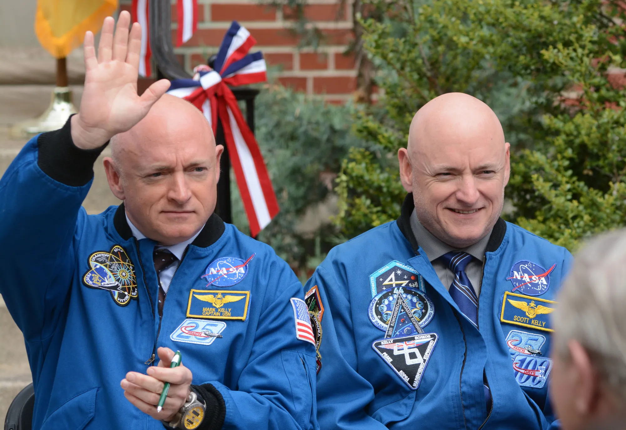 Um astronauta passou 340 dias no espaço enquanto o irmão gêmeo ficou na Terra, e a NASA encontrou efeito “rejuvenescedor”, genes, microbioma, cognição e sistema imunológico que revelaram o preço biológico de viver fora do planeta