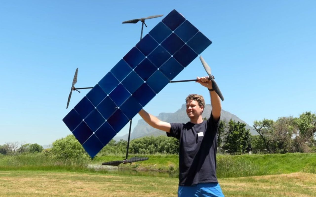 Drone solar caseiro ultrapassa 5 horas de voo, reduz uso de baterias e pode alcançar até 12 horas no futuro.