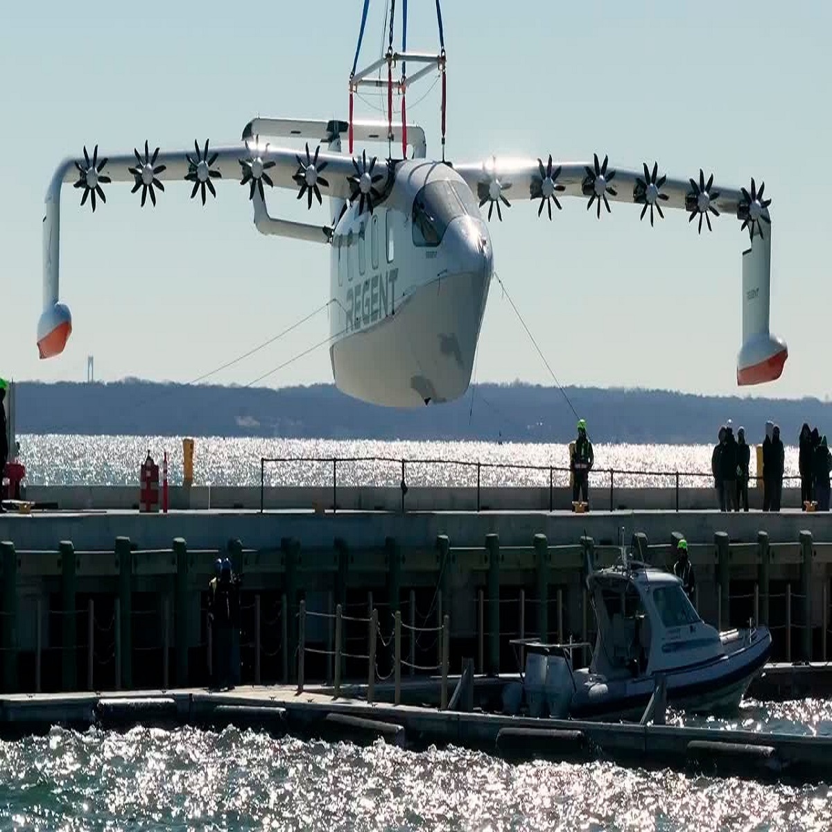 Viceroy Seaglider combina barco, hidrofólio e voo rente ao mar para revolucionar transporte costeiro com até 12 passageiros.