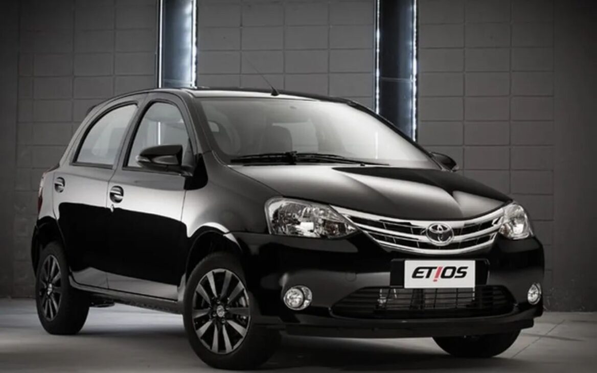 ¿Pensando en un Toyota Etios 2015? Conoce todo sobre el espacio interior, costos de piezas y los puntos de atención de este coche usado que prioriza la razón sobre la emoción. Imagen: Toyota/Divulgación