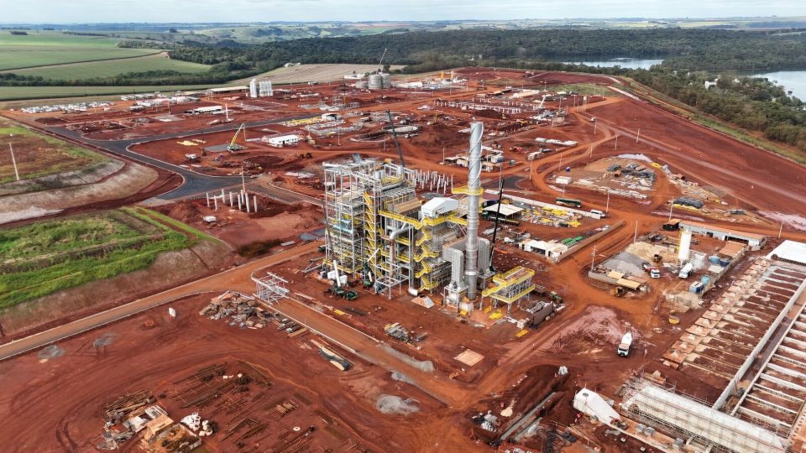 Avança no Brasil obra da nova indústria de etanol de milho da Coamo, chega a 45% do cronograma