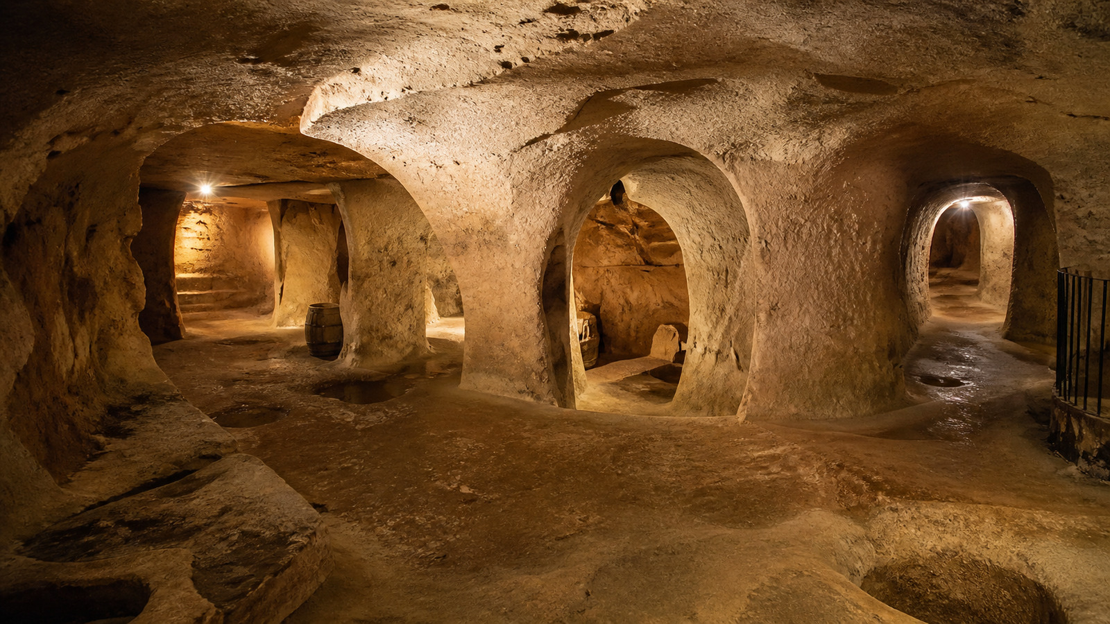 Cavernas, Cavernas subterrâneas