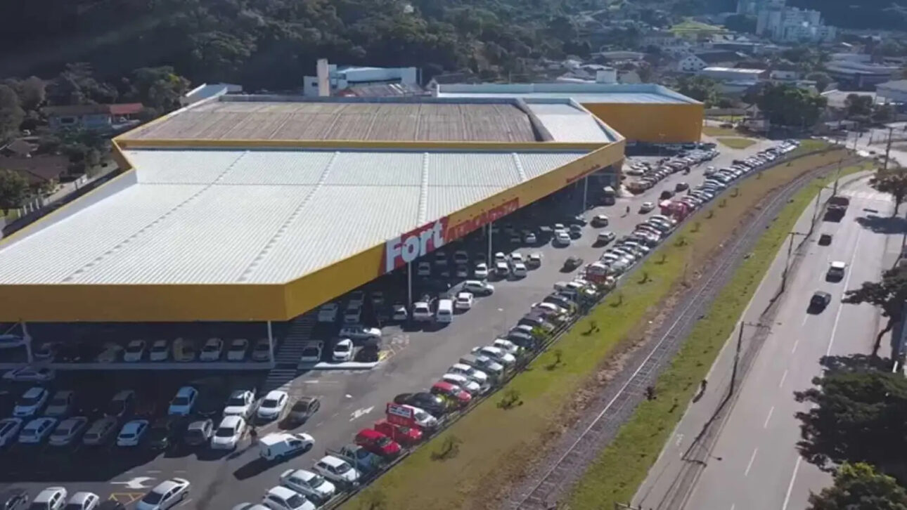 Gigante dos supermercados acelera expansão ao comprar lojas