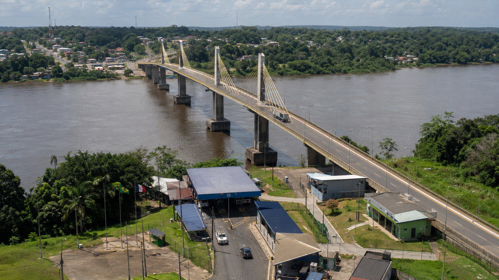 Cidade rara, Cidade, Ponte Binacional