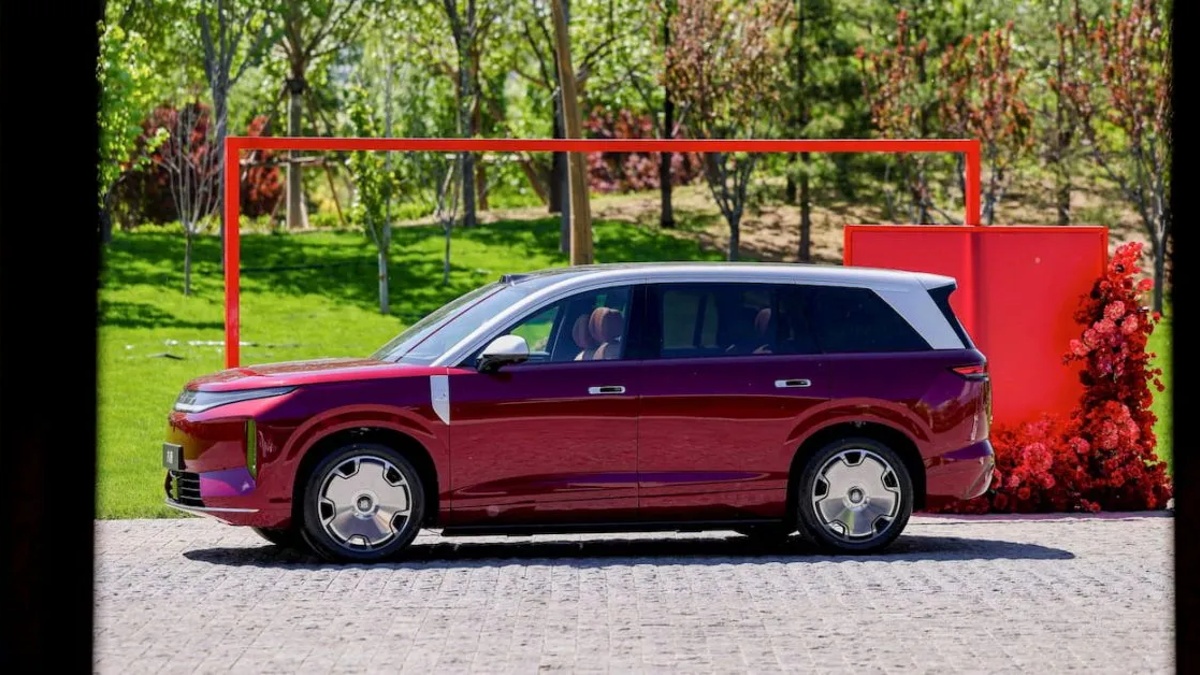 BYD enfrenta explosão de pedidos após lançar tecnologia que recarrega carros elétricos em apenas minutos