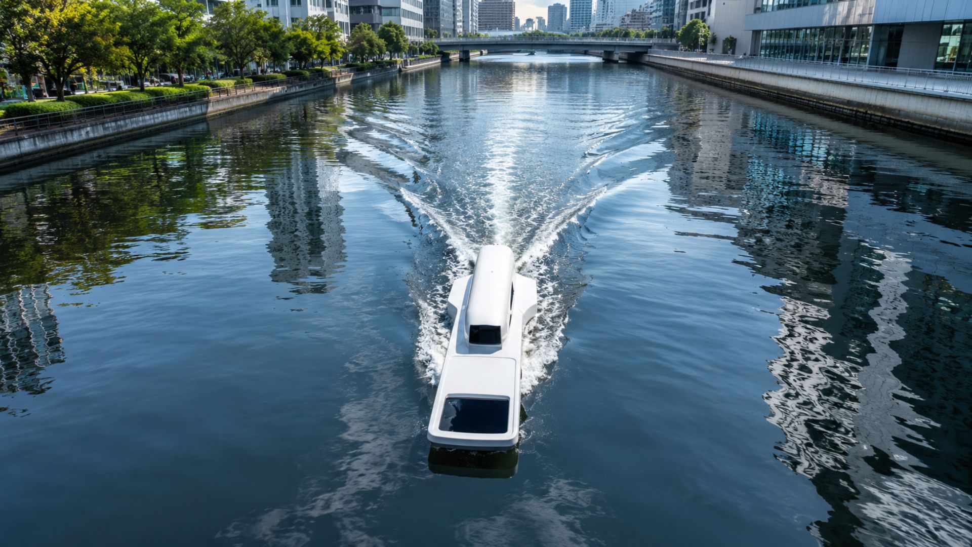 O designer japonês Yasuhiro Suzuki construiu um barco em formato de zíper que parece abrir a água ao navegar pelo Rio Sumida, em Tóquio. Conheça a obra de 9 metros.