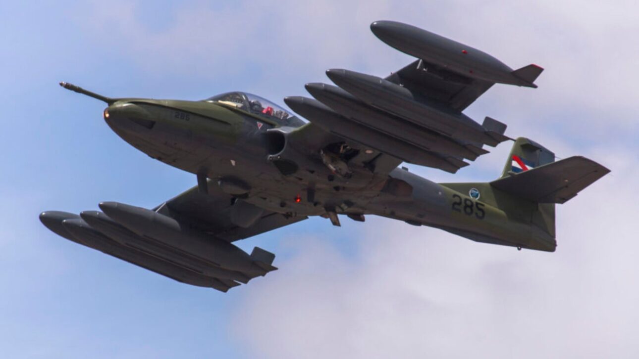 Uruguai aposenta os A-37 Dragonfly após 49 anos e inicia operação dos novos A-29 Super Tucano da Embraer.