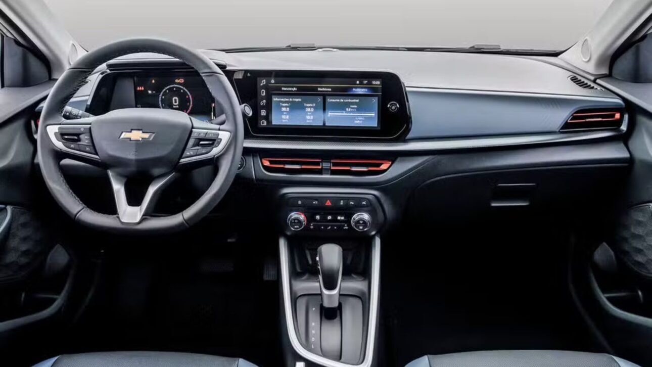 Chevrolet Onix Activ 2027 volta ao Brasil por R$ 116 mil, com motor 1.0 turbo, vão livre de 20,1 cm e garantia de 15 anos.