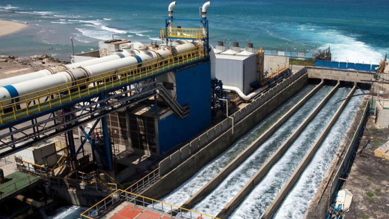 Marrocos constrói megadessalinizadora em Casablanca com tubulações submarinas para captar água do Atlântico e abastecer 7,5 milhões.