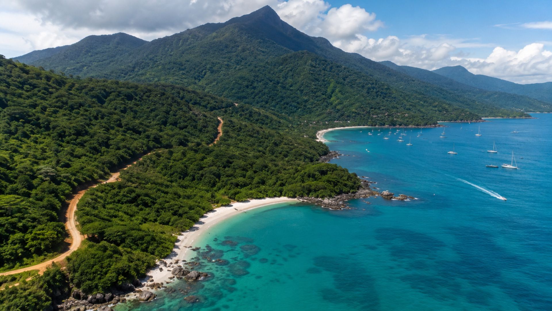 Ilhabela reúne praias selvagens, 21 naufrágios históricos, Mata Atlântica preservada e trilhas em meio ao litoral paulista.