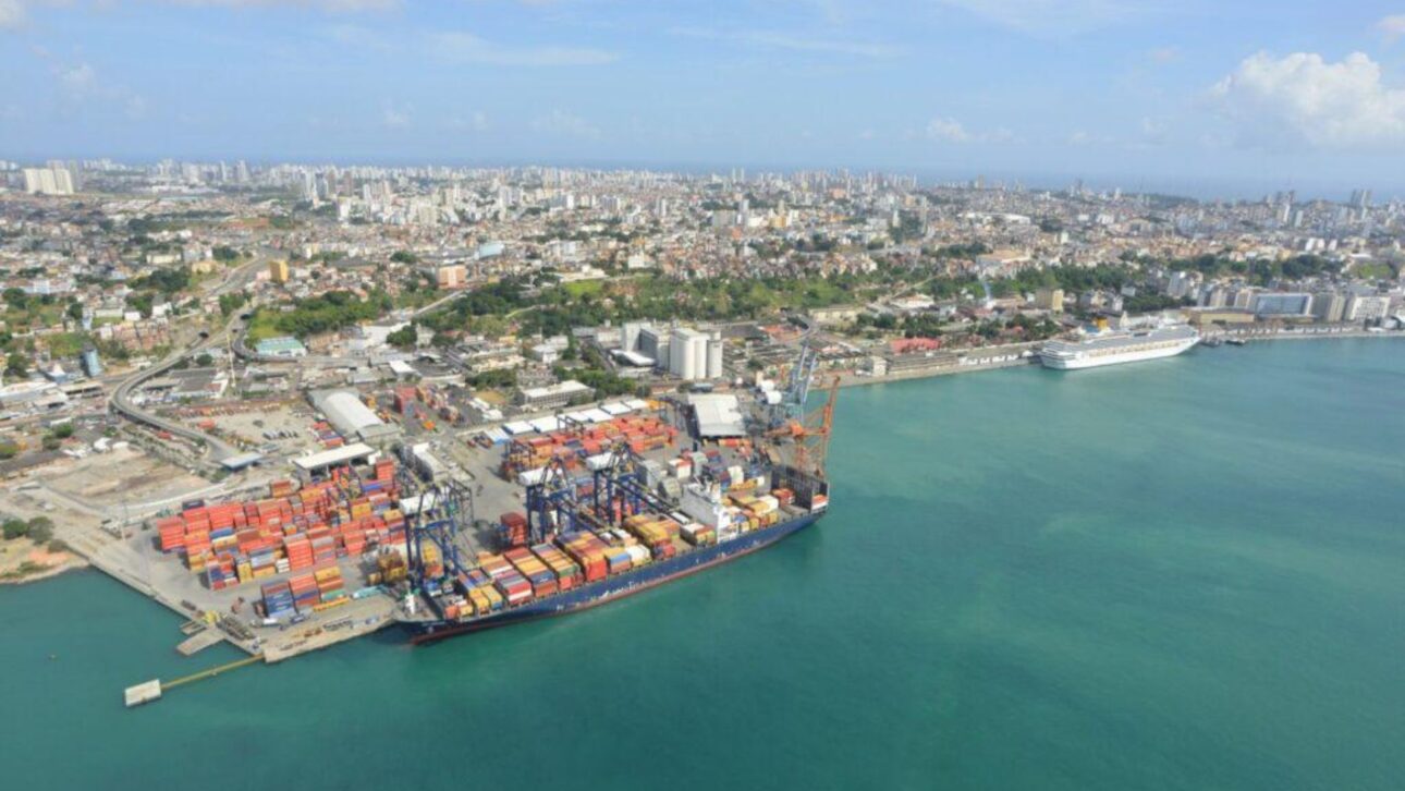 Navio traz equipamentos da China para iniciar obra da ponte Salvador-Itaparica, estrutura de 12,4 km que promete transformar a mobilidade na Bahia.