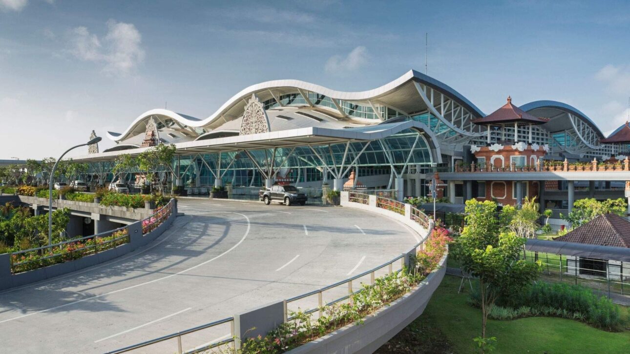 Indonésia pode virar o 4º maior mercado aéreo do mundo até 2030 com avanço dos voos, turismo e expansão de aeroportos.