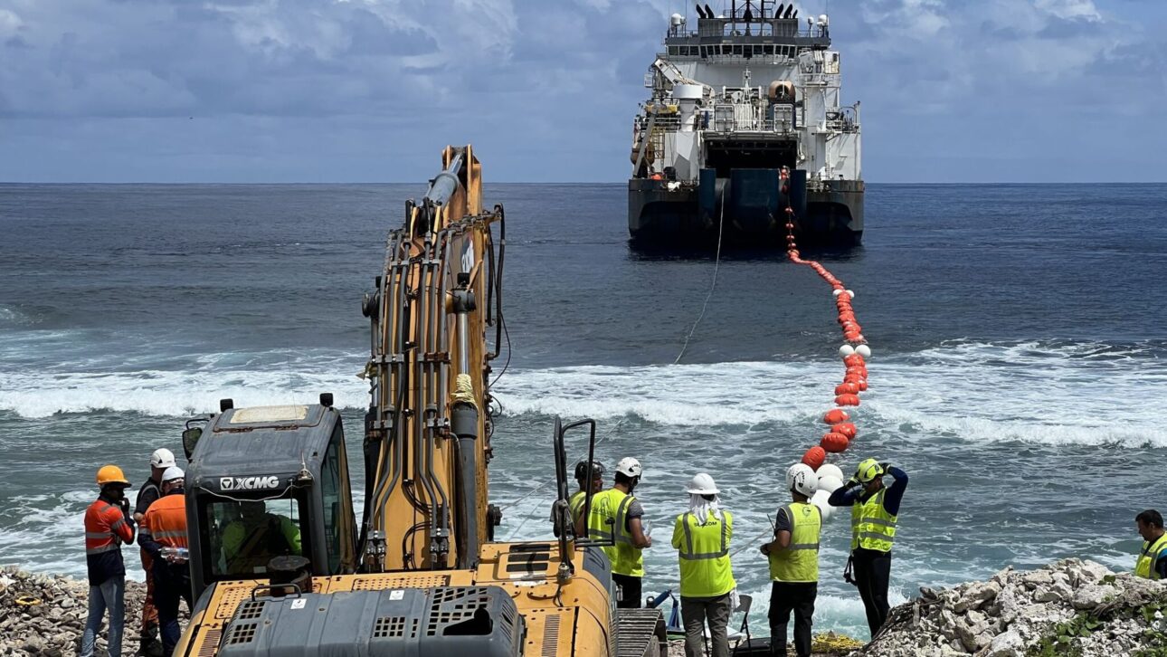 Repetidores submarinos mantêm vivo mais de 99% do tráfego global e sustentam a economia digital nos oceanos.