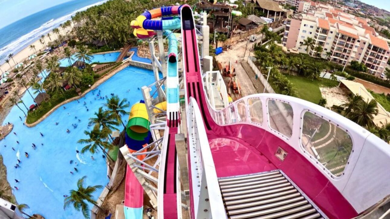 Surreal do Beach Park entra para o Guinness como a montanha-russa aquática mais alta do mundo, com 28 metros e velocidade de 42 km/h.