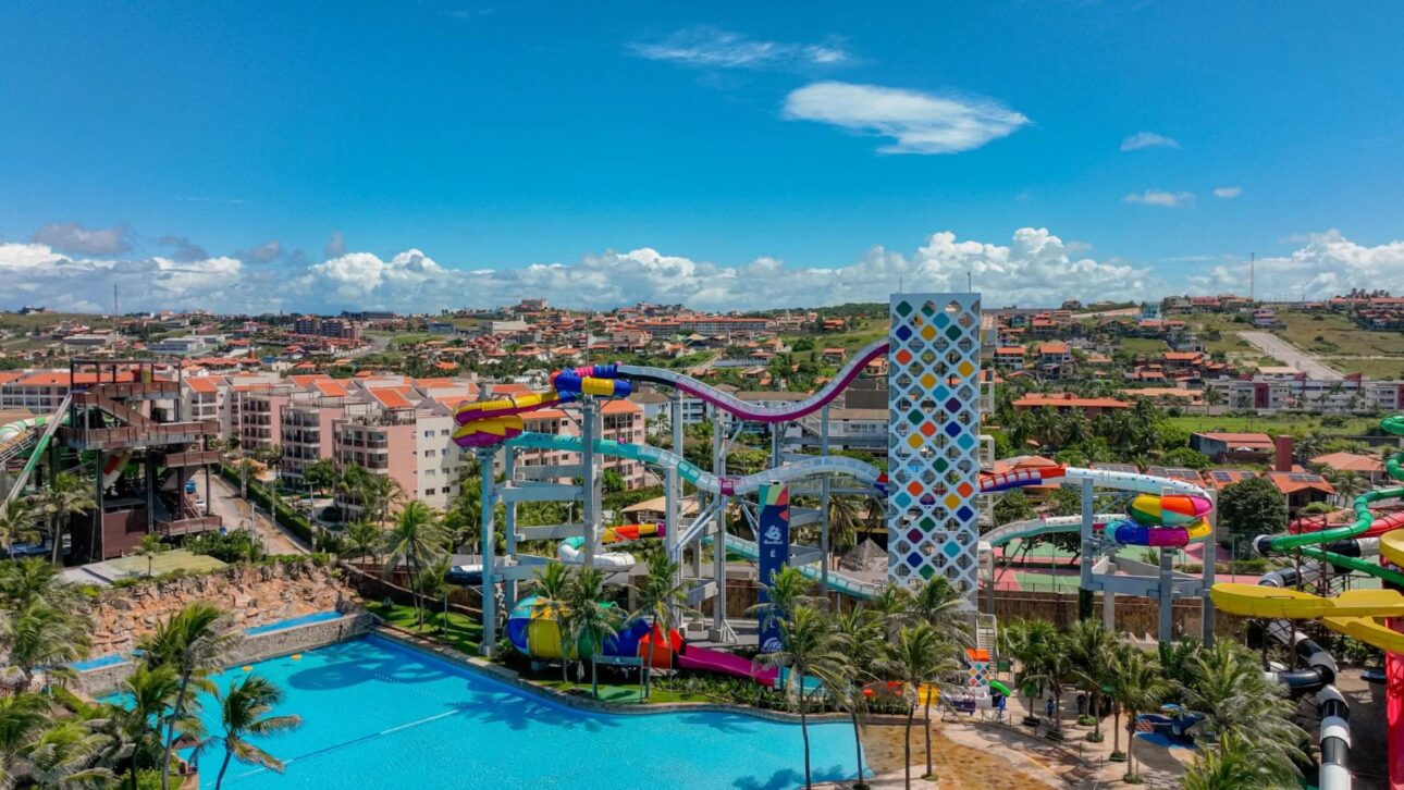 Surreal do Beach Park entra para o Guinness como a montanha-russa aquática mais alta do mundo, com 28 metros e velocidade de 42 km/h.