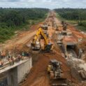 BR-319 terá obra de R$ 1,5 bilhão com passagens de fauna, novas reservas e controle ambiental no coração da Amazônia em trecho estratégico.