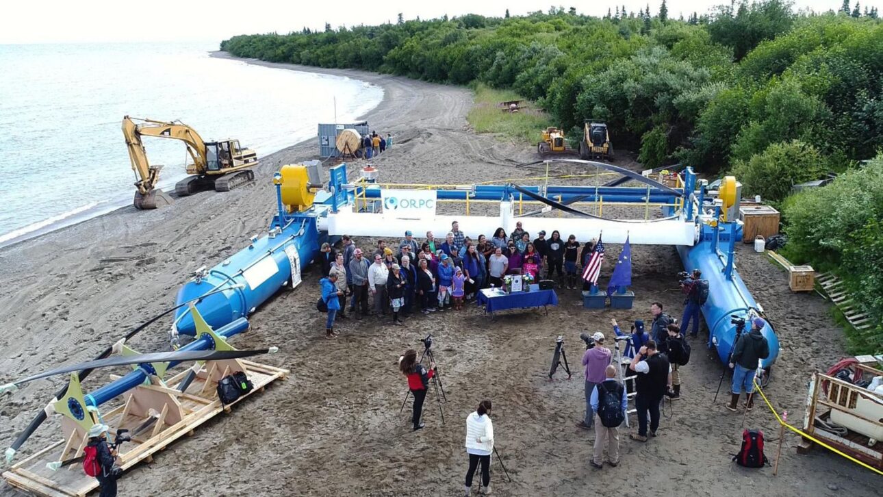 Sistema submerso no rio Kvichak usa a força da correnteza para gerar energia renovável em vila isolada do Alasca.