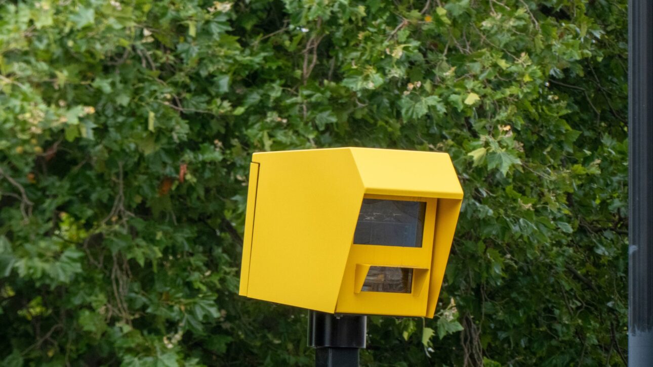 Minas Gerais terá 1.300 radares inteligentes até 2028 com leitura de placas e monitoramento em tempo real nas rodovias.